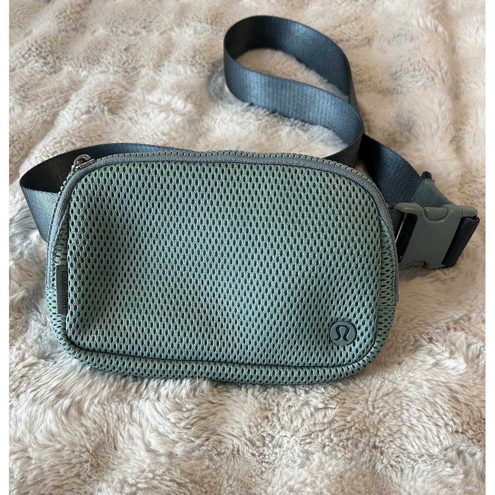 Lululemon Everywhere Belt Bag Knit Mesh in Crater‎ Blue